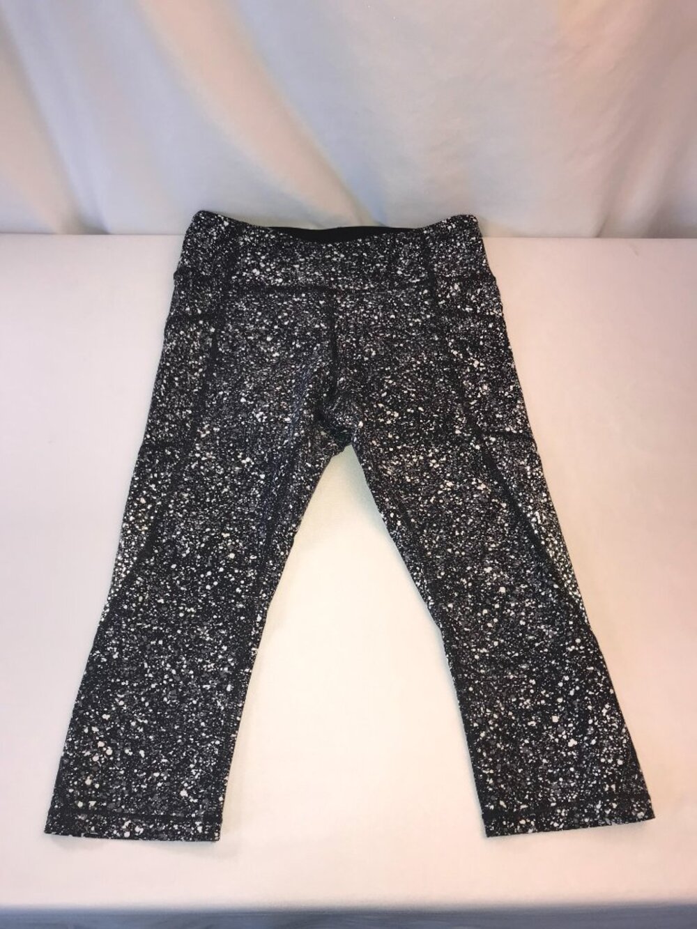 Lululemon Fast and Free Crop Leggings Women's Size 4 Nulux Shorts with Pockets